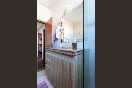 Casa à venda com 354m², 4 quartos e 4 vagas Casa à venda com 354m², 4 quartos e 4 vagasBanheiro Social 1