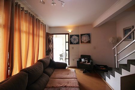 Casa à venda com 239m², 3 quartos e 4 vagasSala