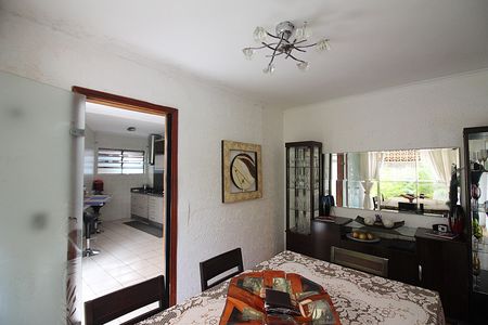 Casa à venda com 239m², 3 quartos e 4 vagasSala