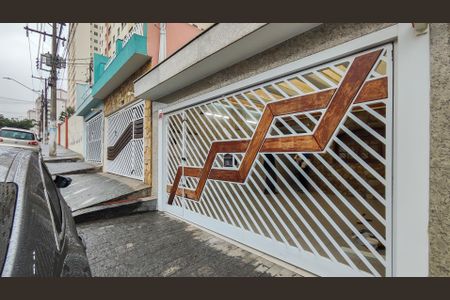 Casa à venda com 122m², 3 quartos e 2 vagas Casa à venda com 122m², 3 quartos e 2 vagasFachada