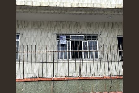 Casa à venda com 142m², 2 quartos e 4 vagasFachada + plaquinha