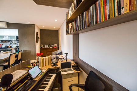 Apartamento à venda com 94m², 2 quartos e 2 vagasEscritório