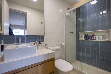Apartamento à venda com 105m², 3 quartos e 2 vagas Apartamento à venda com 105m², 3 quartos e 2 vagasBanheiro Suite