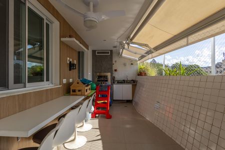 Apartamento à venda com 105m², 3 quartos e 2 vagas Apartamento à venda com 105m², 3 quartos e 2 vagasVaranda