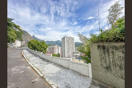 Casa à venda com 172m², 2 quartos e 1 vaga Casa à venda com 172m², 2 quartos e 1 vagaVista da Rua