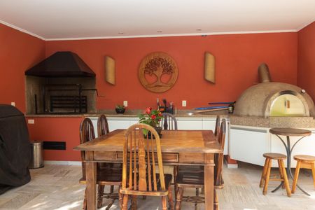 Casa à venda com 373m², 4 quartos e 6 vagas Casa à venda com 373m², 4 quartos e 6 vagasChurrasqueira