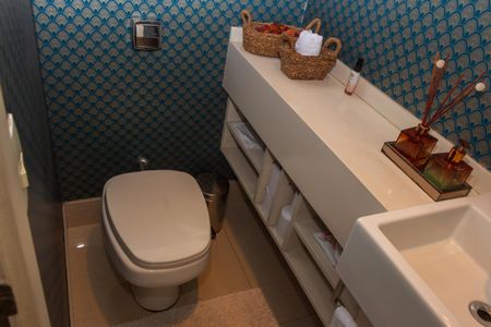 Casa à venda com 373m², 4 quartos e 6 vagas Casa à venda com 373m², 4 quartos e 6 vagasLavabo