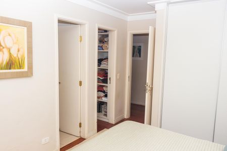 Casa à venda com 373m², 4 quartos e 6 vagas Casa à venda com 373m², 4 quartos e 6 vagasSuíte 1