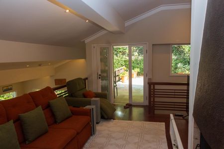 Casa à venda com 373m², 4 quartos e 6 vagas Casa à venda com 373m², 4 quartos e 6 vagasSala de TV