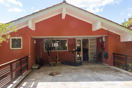 Casa à venda com 373m², 4 quartos e 6 vagas Casa à venda com 373m², 4 quartos e 6 vagasVaranda