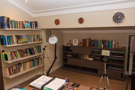 Casa à venda com 373m², 4 quartos e 6 vagas Casa à venda com 373m², 4 quartos e 6 vagasEscritório 1