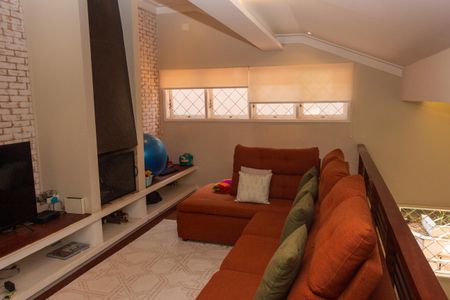 Casa à venda com 373m², 4 quartos e 6 vagas Casa à venda com 373m², 4 quartos e 6 vagasSala de TV