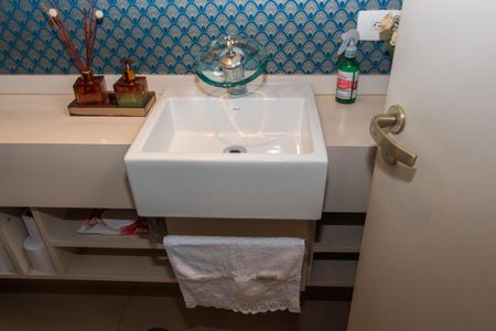 Casa à venda com 373m², 4 quartos e 6 vagas Casa à venda com 373m², 4 quartos e 6 vagasLavabo