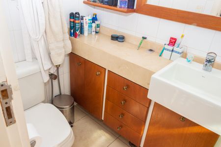 Casa à venda com 373m², 4 quartos e 6 vagas Casa à venda com 373m², 4 quartos e 6 vagasBanheiro da Suíte 4