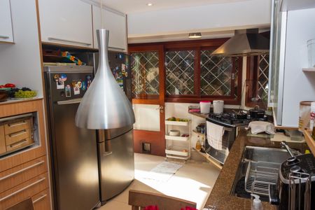 Casa à venda com 373m², 4 quartos e 6 vagas Casa à venda com 373m², 4 quartos e 6 vagasCozinha