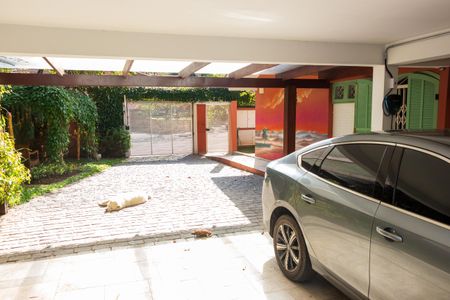 Casa à venda com 373m², 4 quartos e 6 vagas Casa à venda com 373m², 4 quartos e 6 vagasGaragem