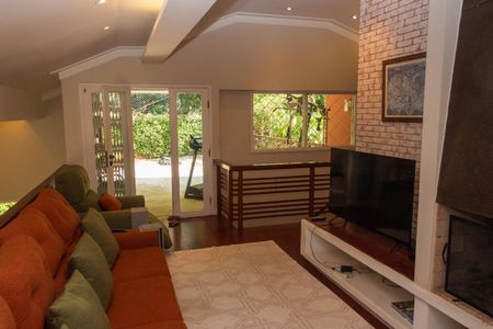 Casa à venda com 373m², 4 quartos e 6 vagas Casa à venda com 373m², 4 quartos e 6 vagasSala de TV