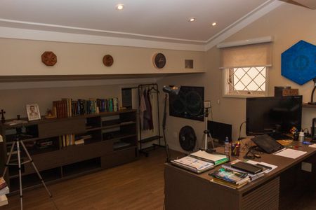 Casa à venda com 373m², 4 quartos e 6 vagas Casa à venda com 373m², 4 quartos e 6 vagasEscritório 1