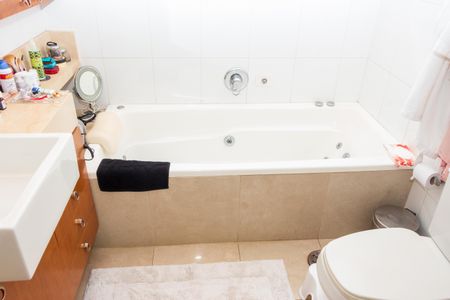 Casa à venda com 373m², 4 quartos e 6 vagas Casa à venda com 373m², 4 quartos e 6 vagasBanheiro da Suíte 1