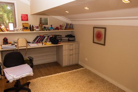 Casa à venda com 373m², 4 quartos e 6 vagas Casa à venda com 373m², 4 quartos e 6 vagasEscritório 2