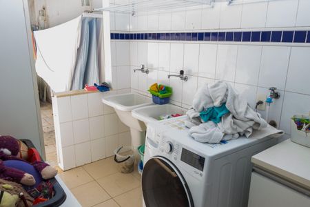 Casa à venda com 373m², 4 quartos e 6 vagas Casa à venda com 373m², 4 quartos e 6 vagasÁrea de Serviço