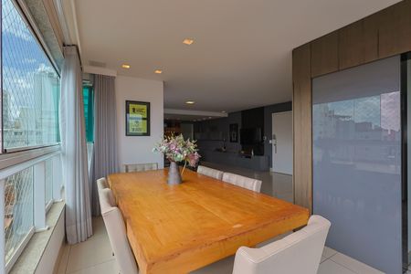 Apartamento à venda com 138m², 3 quartos e 3 vagasSala