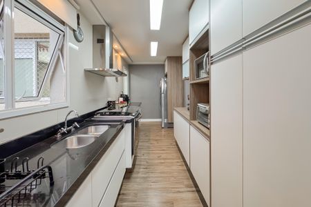 Apartamento à venda com 127m², 3 quartos e 2 vagas Apartamento à venda com 127m², 3 quartos e 2 vagasCozinha