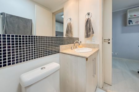 Apartamento à venda com 127m², 3 quartos e 2 vagas Apartamento à venda com 127m², 3 quartos e 2 vagasBanheiro da Suíte 1