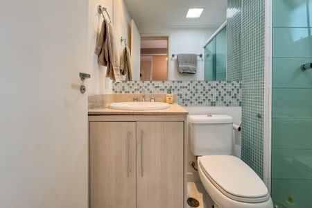 Apartamento à venda com 127m², 3 quartos e 2 vagas Apartamento à venda com 127m², 3 quartos e 2 vagasBanheiro da Suíte 2