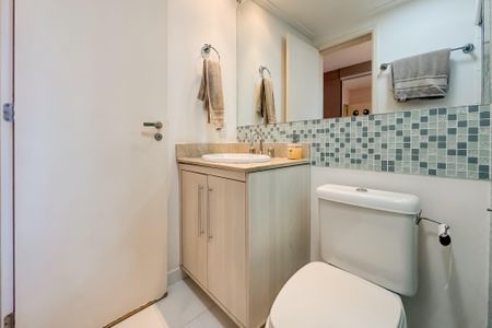 Apartamento à venda com 127m², 3 quartos e 2 vagas Apartamento à venda com 127m², 3 quartos e 2 vagasBanheiro da Suíte 2