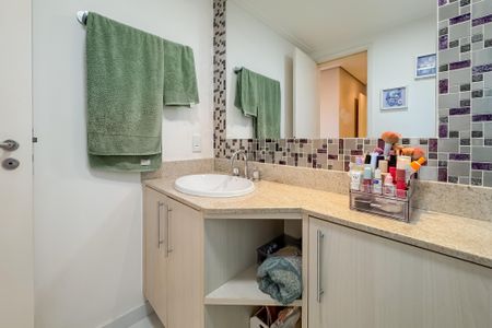 Apartamento à venda com 127m², 3 quartos e 2 vagas Apartamento à venda com 127m², 3 quartos e 2 vagasBanheiro da Suíte Master