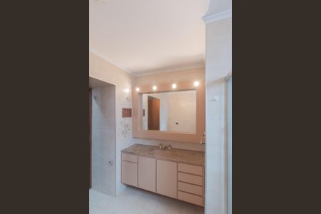 Apartamento à venda com 174m², 3 quartos e 2 vagas Apartamento à venda com 174m², 3 quartos e 2 vagasBanheiro da Suíte
