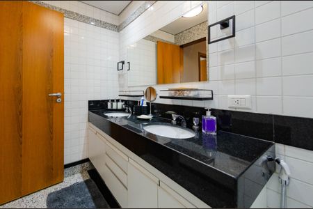 Apartamento à venda com 77m², 1 quarto e 1 vagaBanheiro