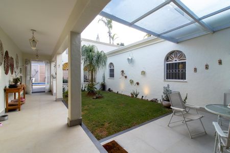 Casa à venda com 560m², 4 quartos e 6 vagas Casa à venda com 560m², 4 quartos e 6 vagasÁrea comum