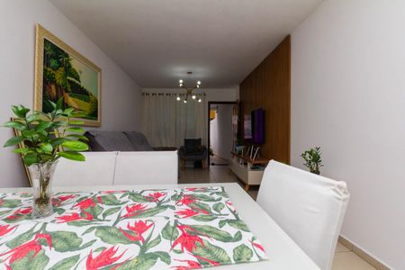 Casa à venda com 103m², 3 quartos e 2 vagas Casa à venda com 103m², 3 quartos e 2 vagasSala