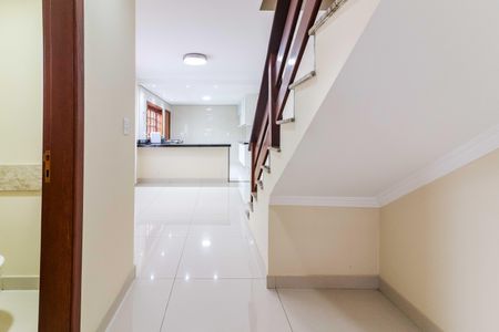 Casa à venda com 150m², 3 quartos e 2 vagas Casa à venda com 150m², 3 quartos e 2 vagasSala