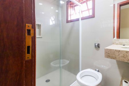 Casa à venda com 150m², 3 quartos e 2 vagas Casa à venda com 150m², 3 quartos e 2 vagasBanheiro