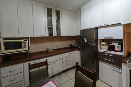 Casa à venda com 190m², 3 quartos e 4 vagas Casa à venda com 190m², 3 quartos e 4 vagasCozinha