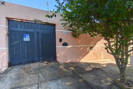 Casa à venda com 190m², 3 quartos e 4 vagas Casa à venda com 190m², 3 quartos e 4 vagasFachada