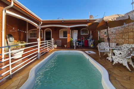 Casa à venda com 190m², 3 quartos e 4 vagas Casa à venda com 190m², 3 quartos e 4 vagasQuintal