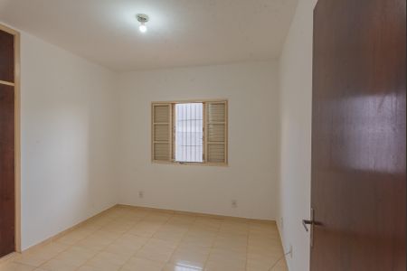 Casa à venda com 180m², 3 quartos e 3 vagas Casa à venda com 180m², 3 quartos e 3 vagasQuarto 2