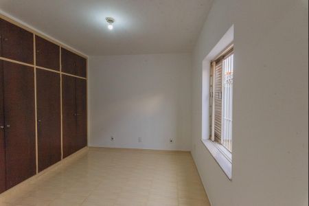 Casa à venda com 180m², 3 quartos e 3 vagas Casa à venda com 180m², 3 quartos e 3 vagasSuíte