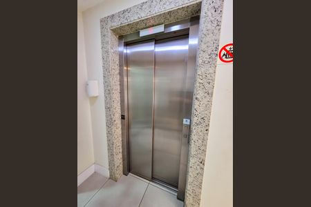 Apartamento à venda com 79m², 3 quartos e 2 vagas Apartamento à venda com 79m², 3 quartos e 2 vagasElevador