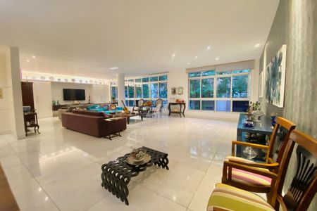 Apartamento à venda com 261m², 4 quartos e 2 vagas Apartamento à venda com 261m², 4 quartos e 2 vagasSala