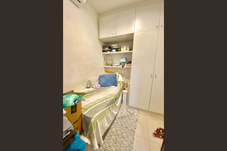 Apartamento à venda com 261m², 4 quartos e 2 vagas Apartamento à venda com 261m², 4 quartos e 2 vagasQuarto de Serviço