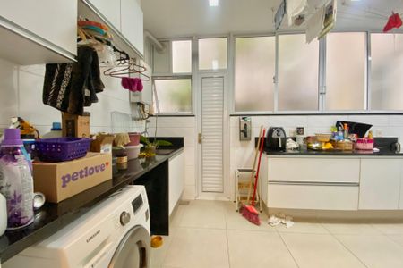 Apartamento à venda com 261m², 4 quartos e 2 vagas Apartamento à venda com 261m², 4 quartos e 2 vagasÁrea de Serviço