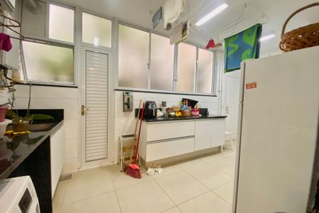 Apartamento à venda com 261m², 4 quartos e 2 vagas Apartamento à venda com 261m², 4 quartos e 2 vagasÁrea de Serviço