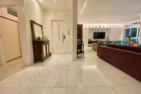 Apartamento à venda com 261m², 4 quartos e 2 vagas Apartamento à venda com 261m², 4 quartos e 2 vagasSala