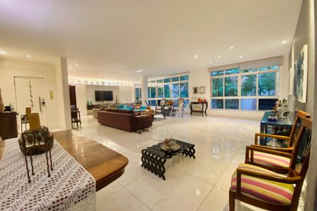 Apartamento à venda com 261m², 4 quartos e 2 vagas Apartamento à venda com 261m², 4 quartos e 2 vagasSala
