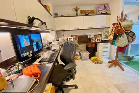 Apartamento à venda com 261m², 4 quartos e 2 vagas Apartamento à venda com 261m², 4 quartos e 2 vagasQuarto 1